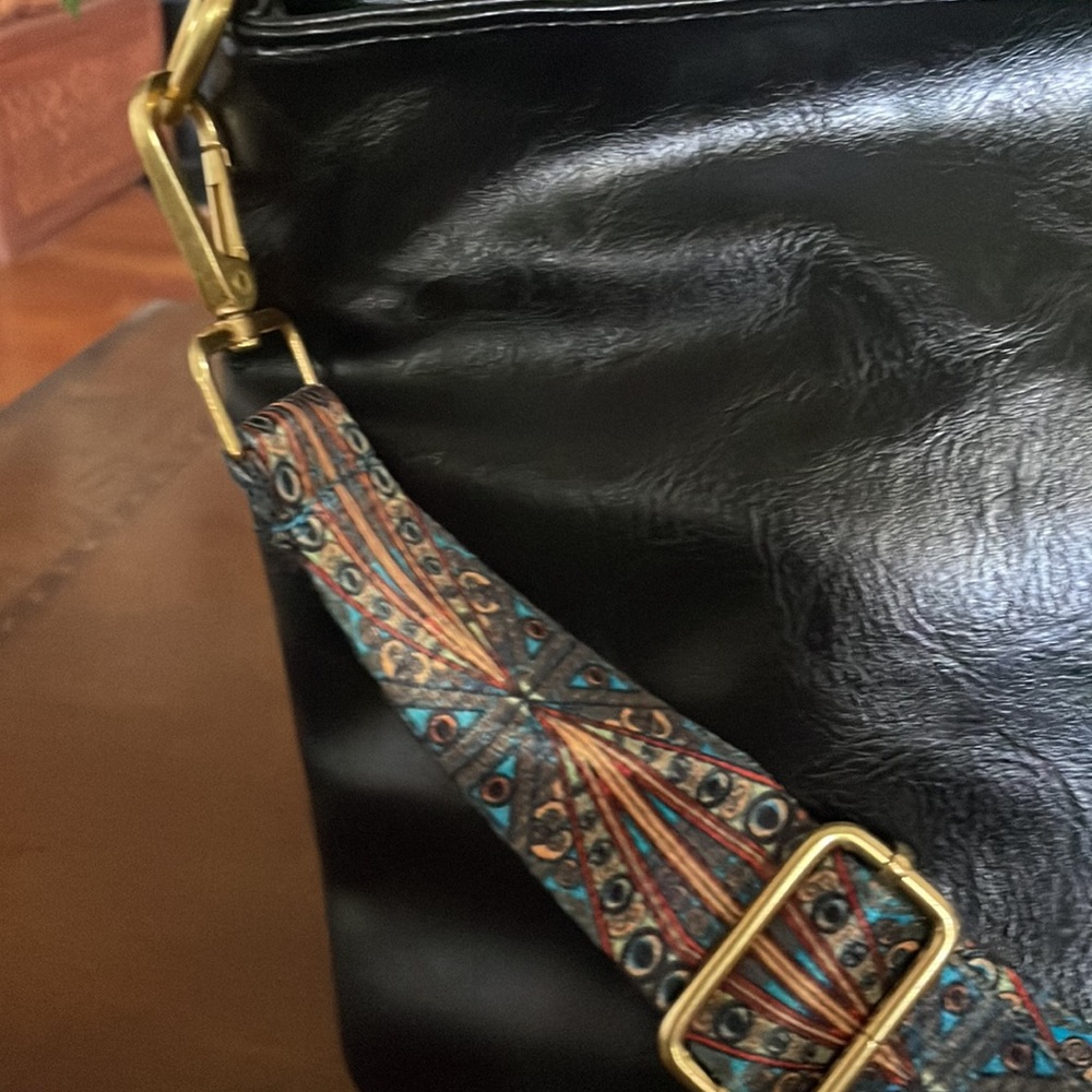 Black Hobo Style Handbag - Picture 2 of 4